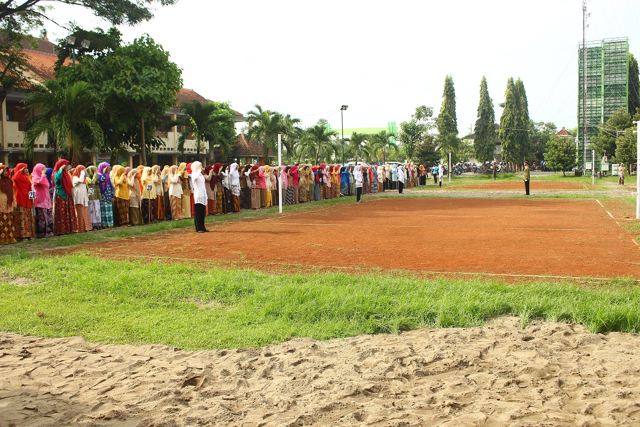 “Habis Gelap Terbitlah Terang” Upacara Memperingati Hari Kartini mahasiswa Jurusan Pendidikan Guru Madrasah Ibtidaiyah (PGMI)